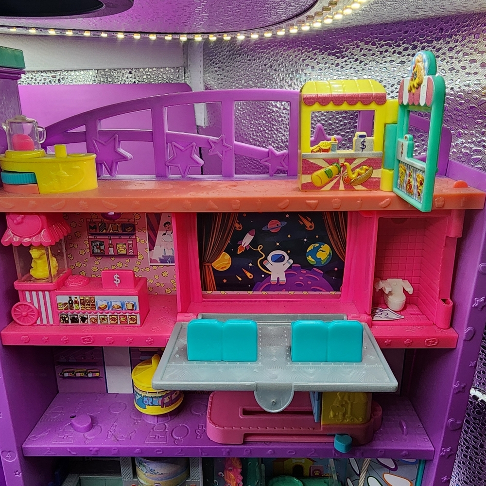 2018 Polly Pocket Pollyville Mega Mall Playset - Picture 4 of 10